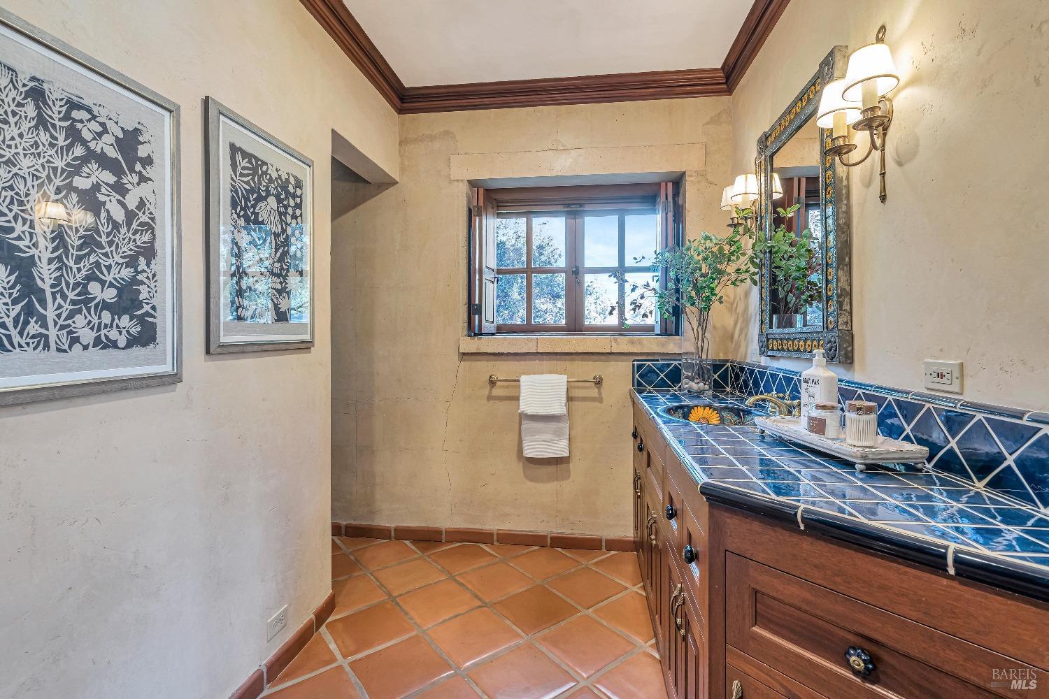 868-870 High School Rd