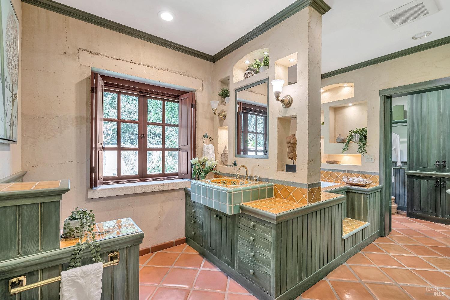 868-870 High School Rd