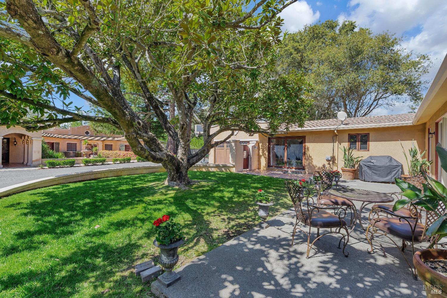 868-870 High School Rd