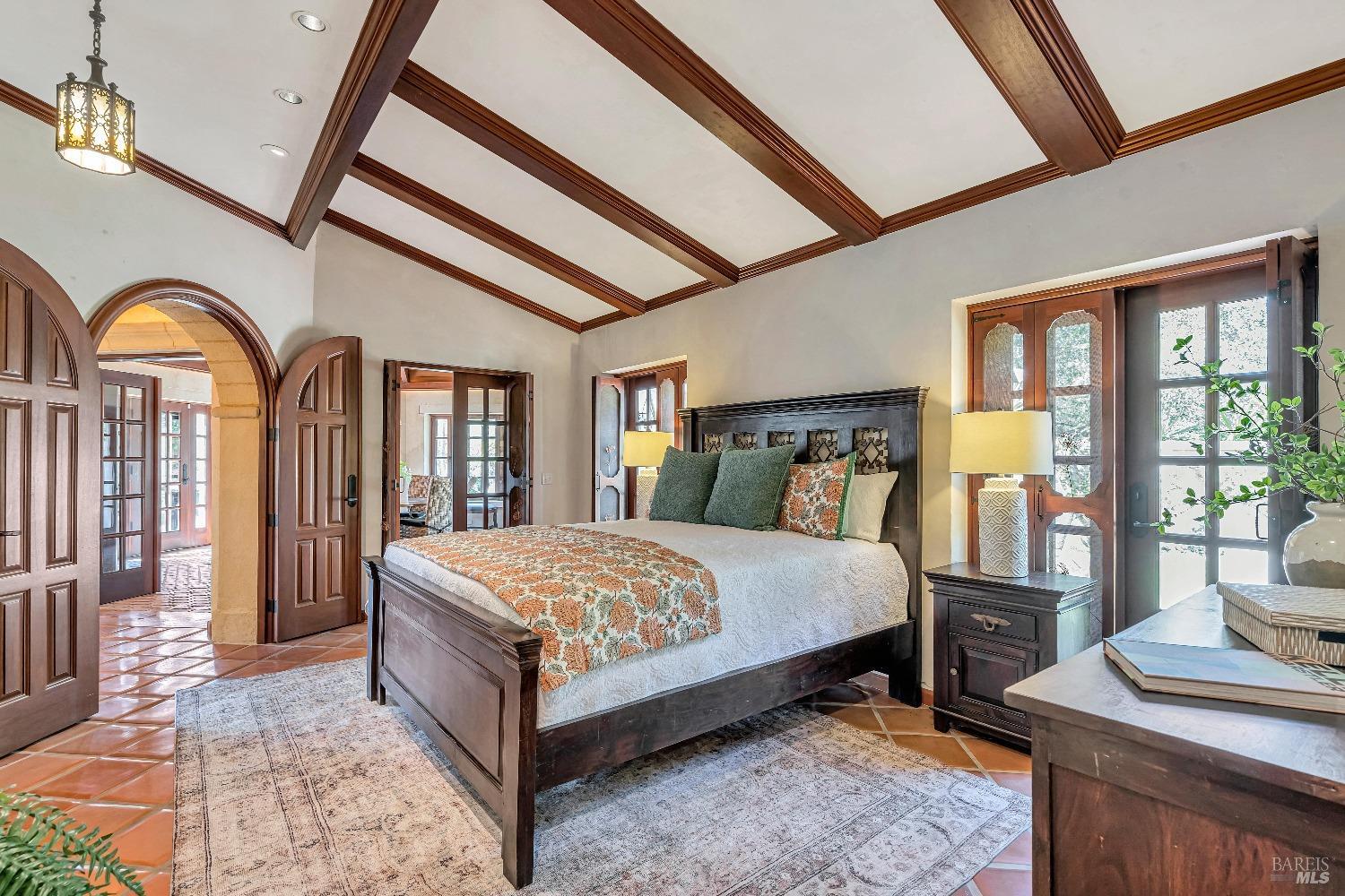 868-870 High School Rd