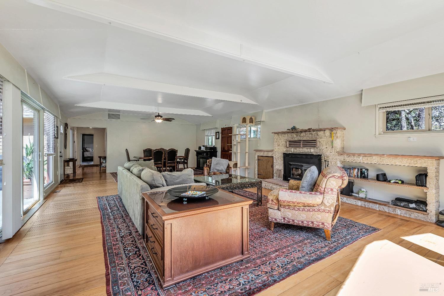 868-870 High School Rd