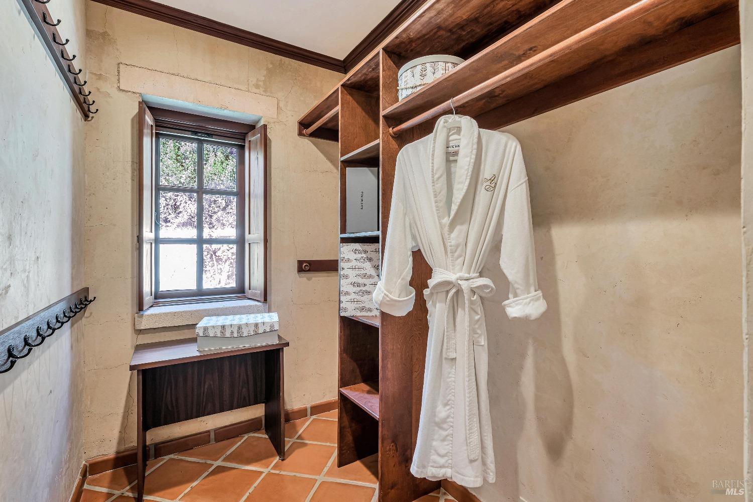 868-870 High School Rd