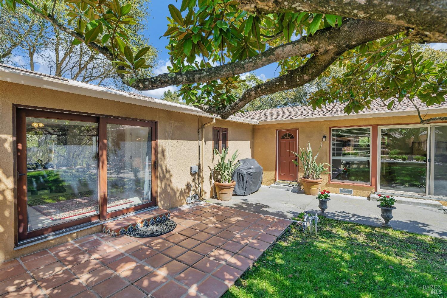 868-870 High School Rd