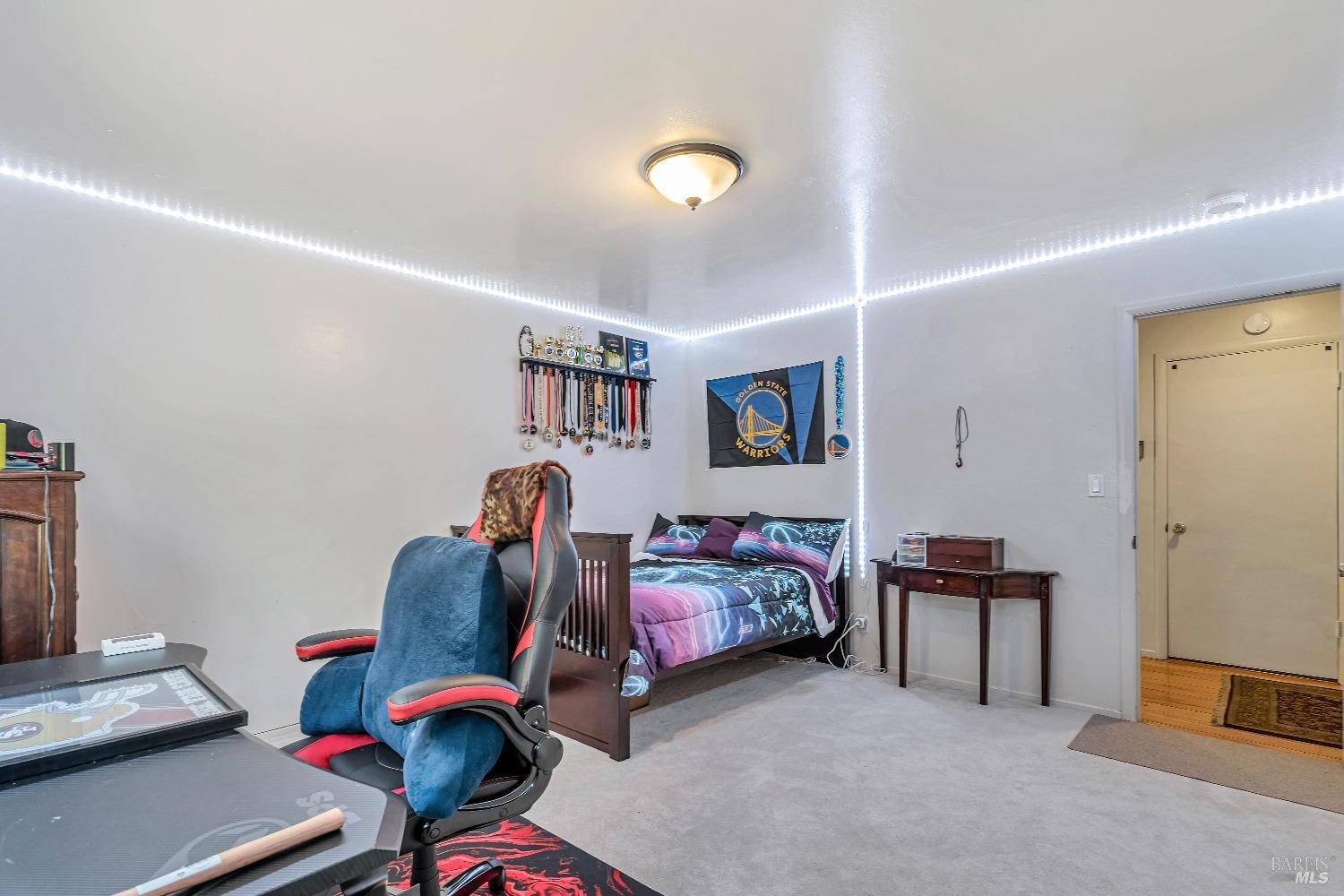 868-870 High School Rd