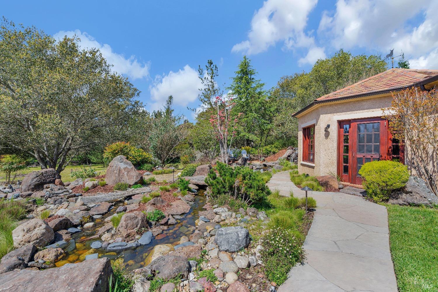 868-870 High School Rd