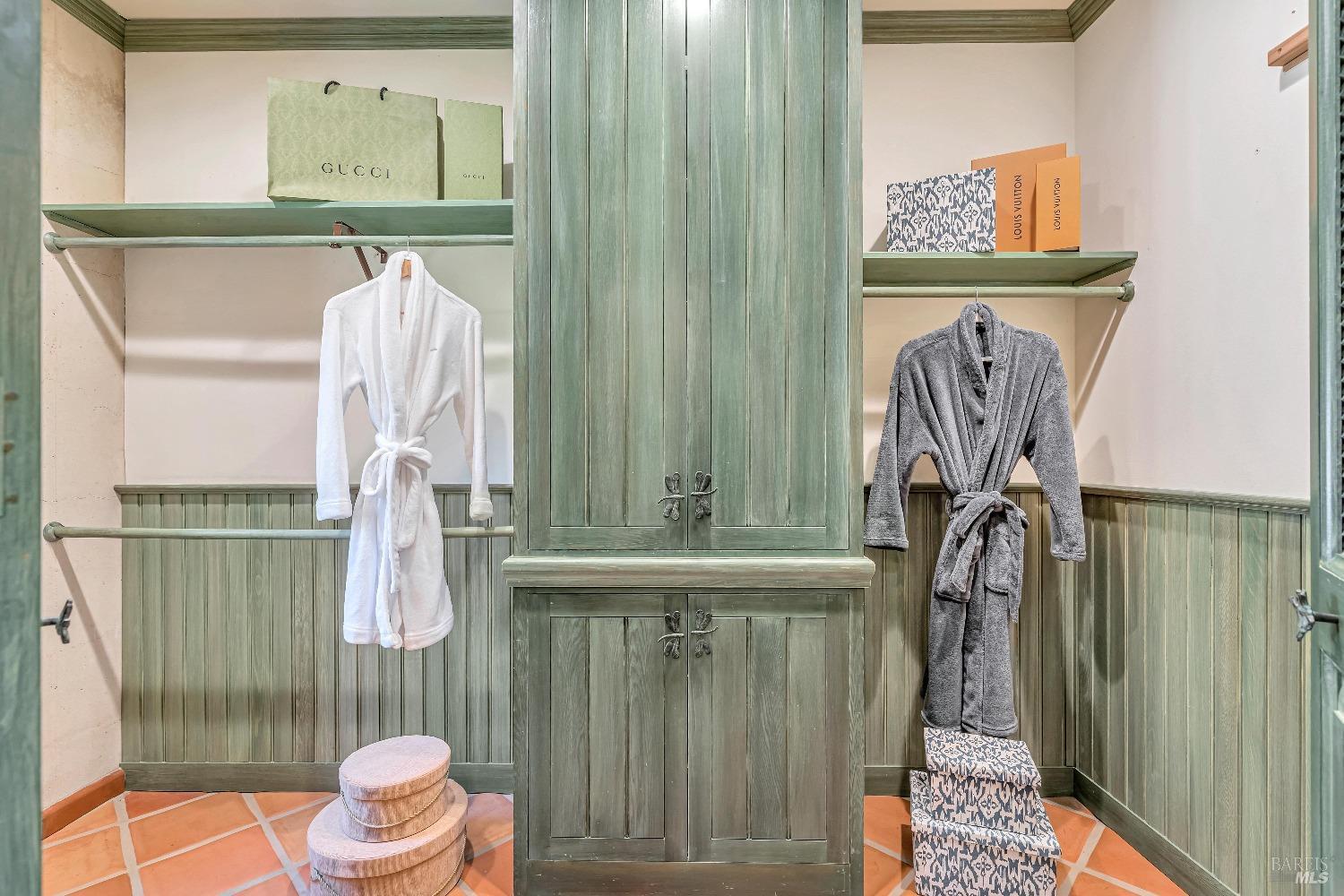 868-870 High School Rd