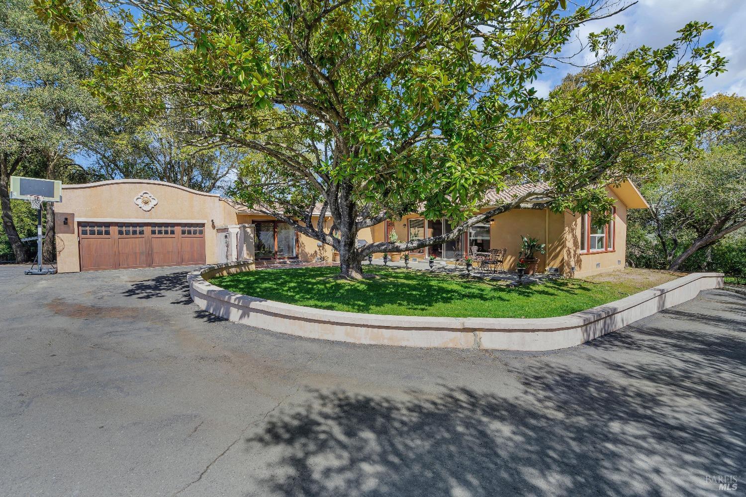 868-870 High School Rd