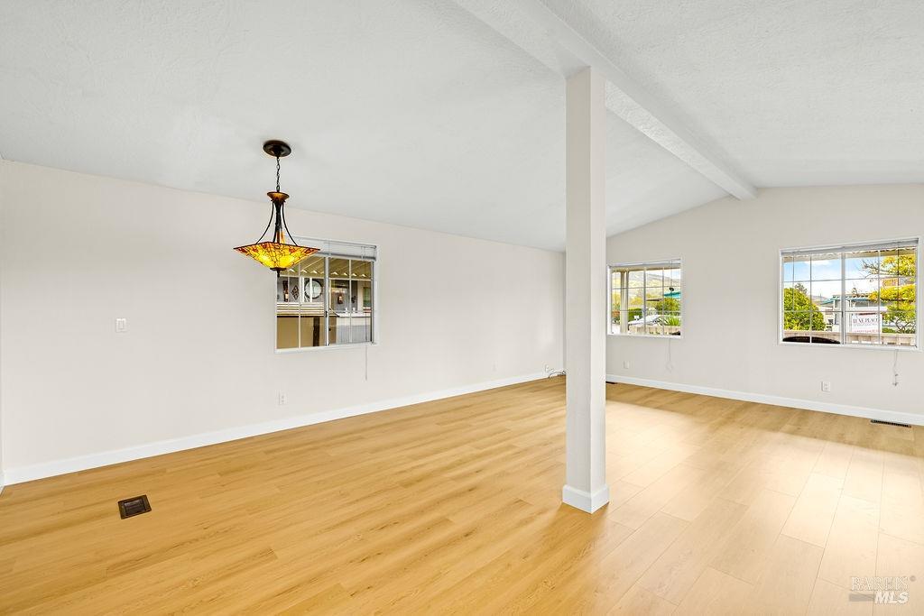 131 Coachman Ln