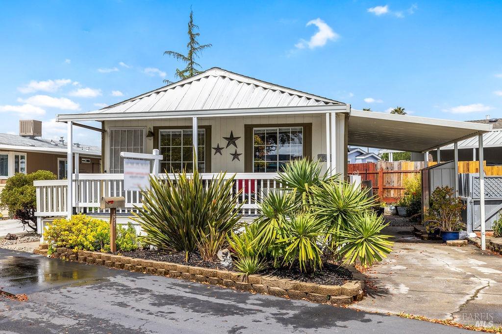 131 Coachman Ln