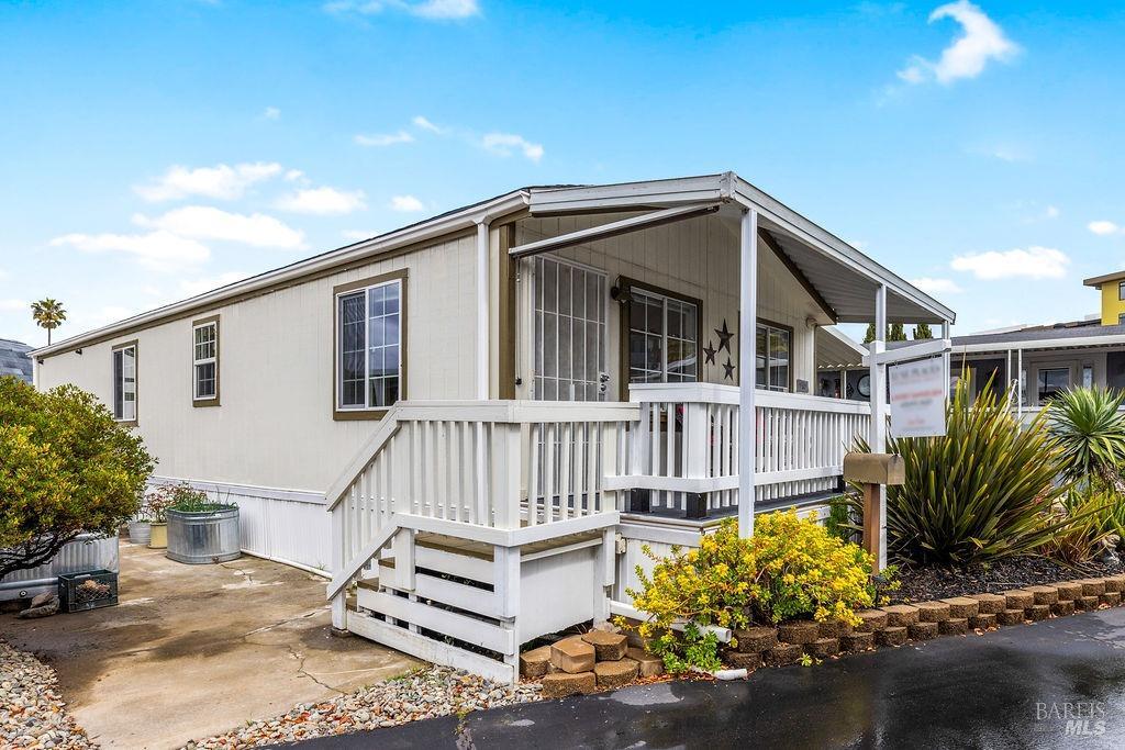 131 Coachman Ln