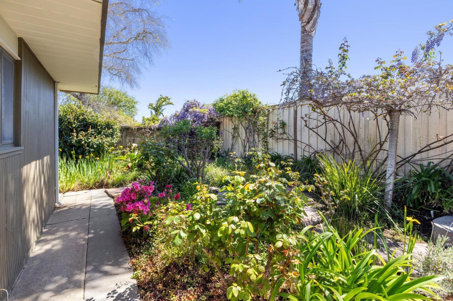 761 Del Ganado Rd