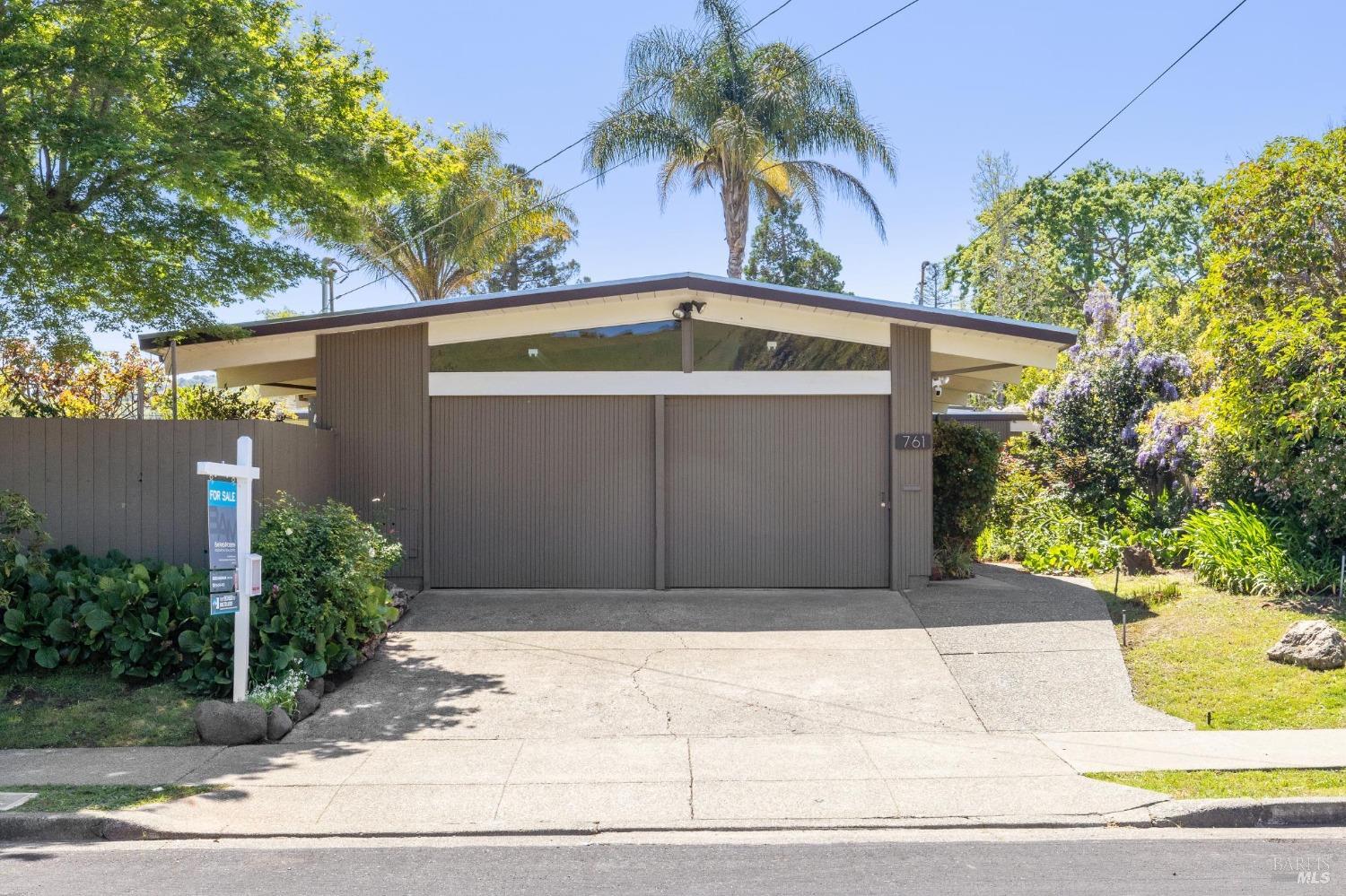 761 Del Ganado Rd