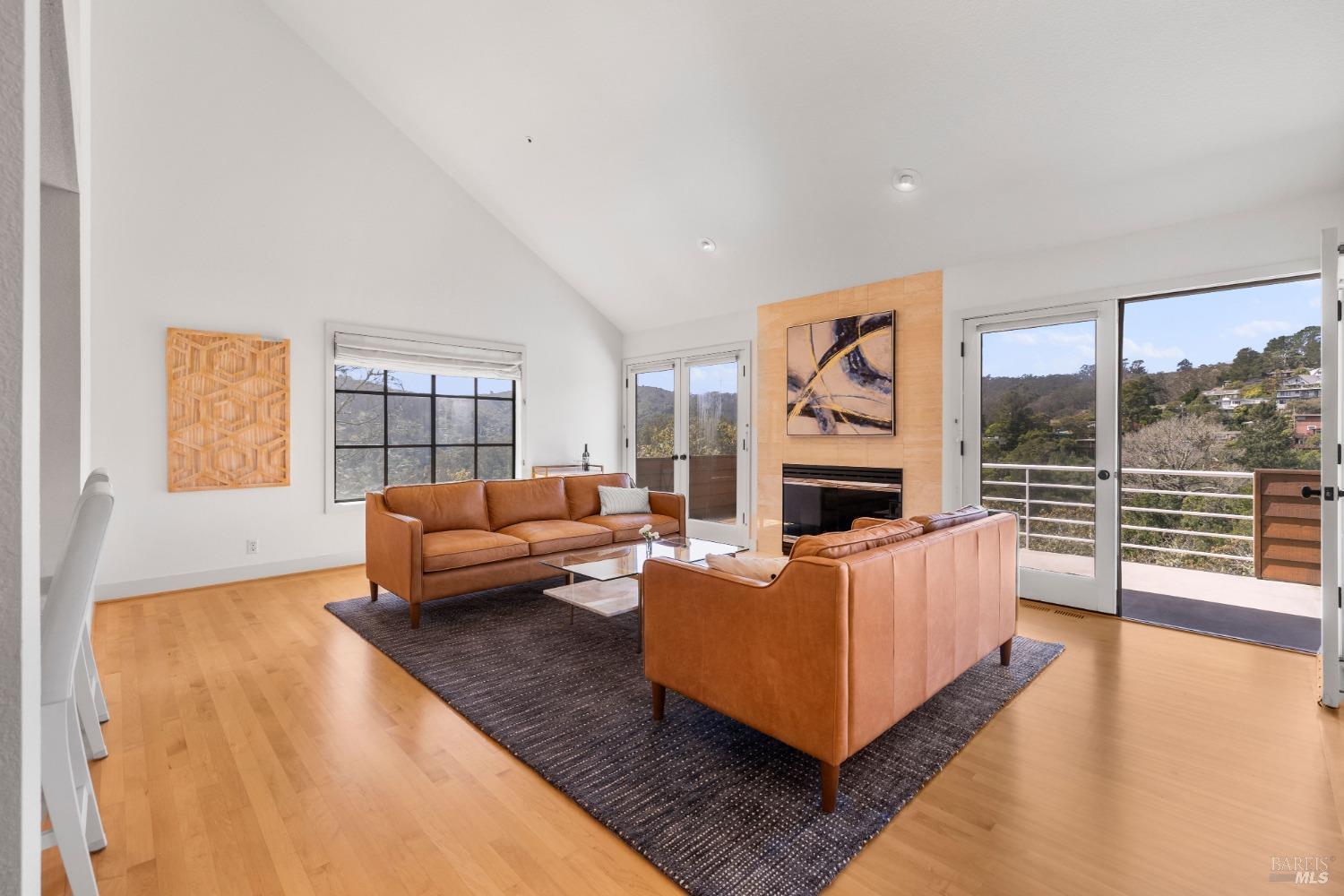 985 W California Ave