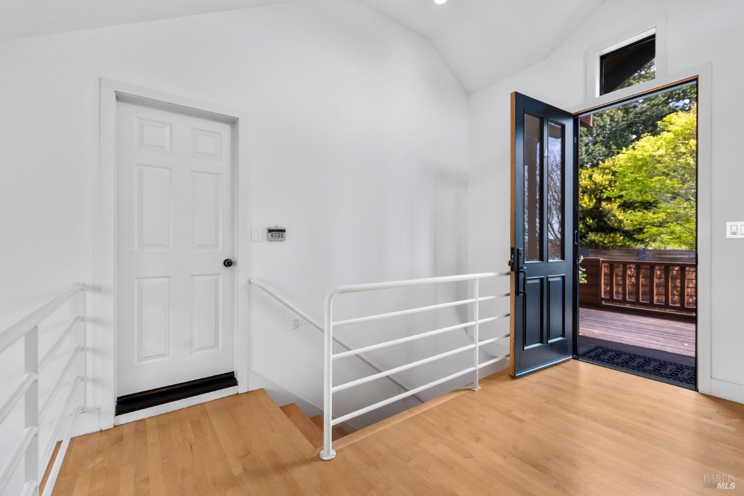 985 W California Ave