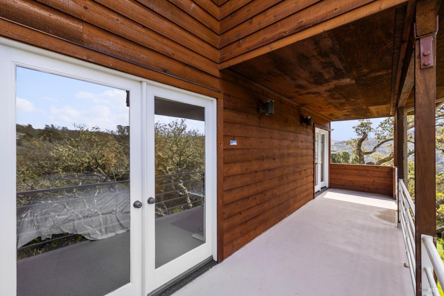 985 W California Ave