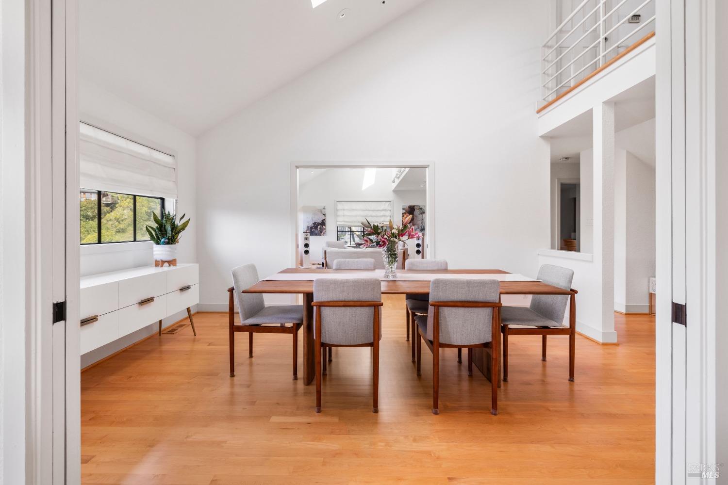 985 W California Ave