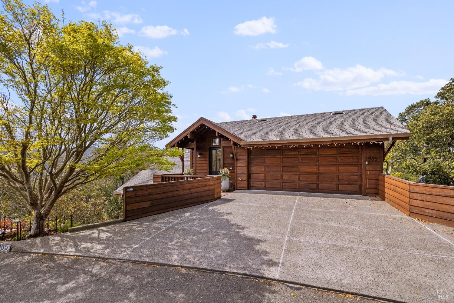 985 W California Ave