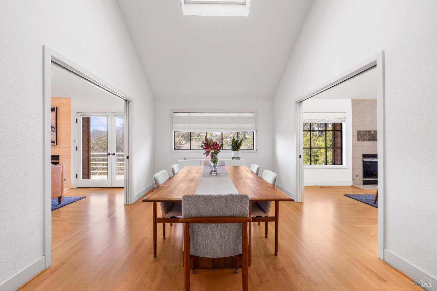 985 W California Ave