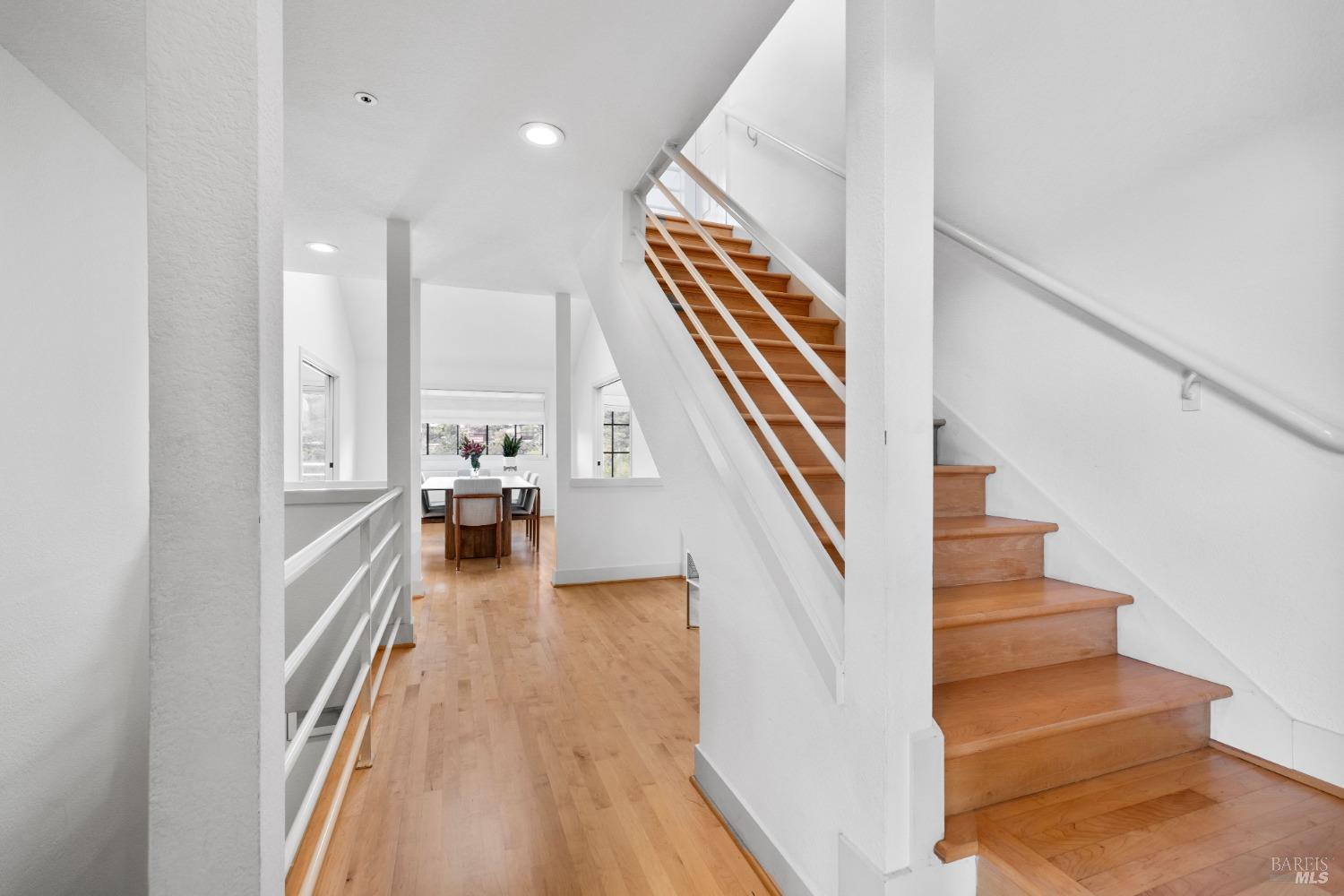 985 W California Ave