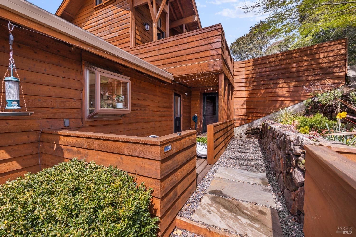 985 W California Ave