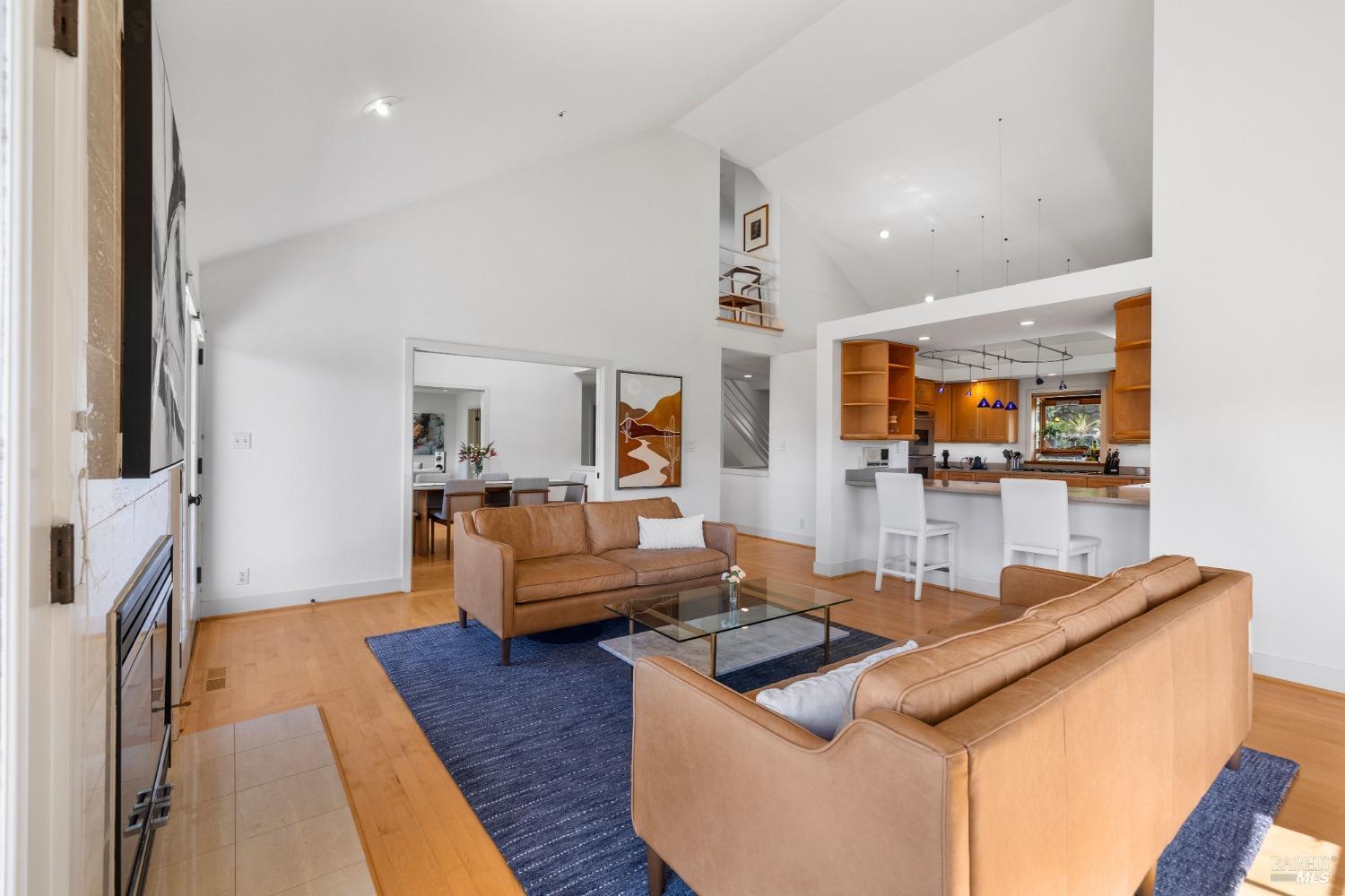 985 W California Ave