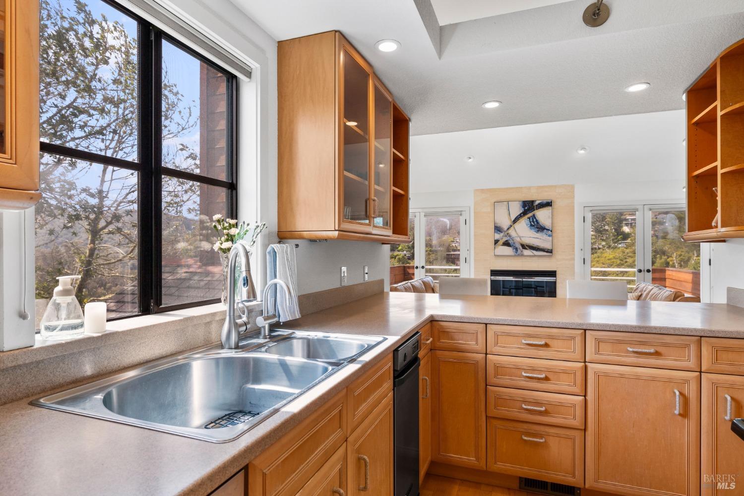 985 W California Ave