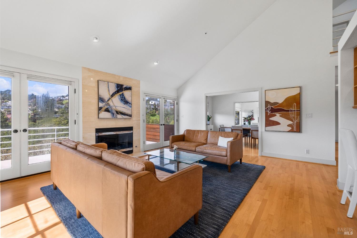 985 W California Ave