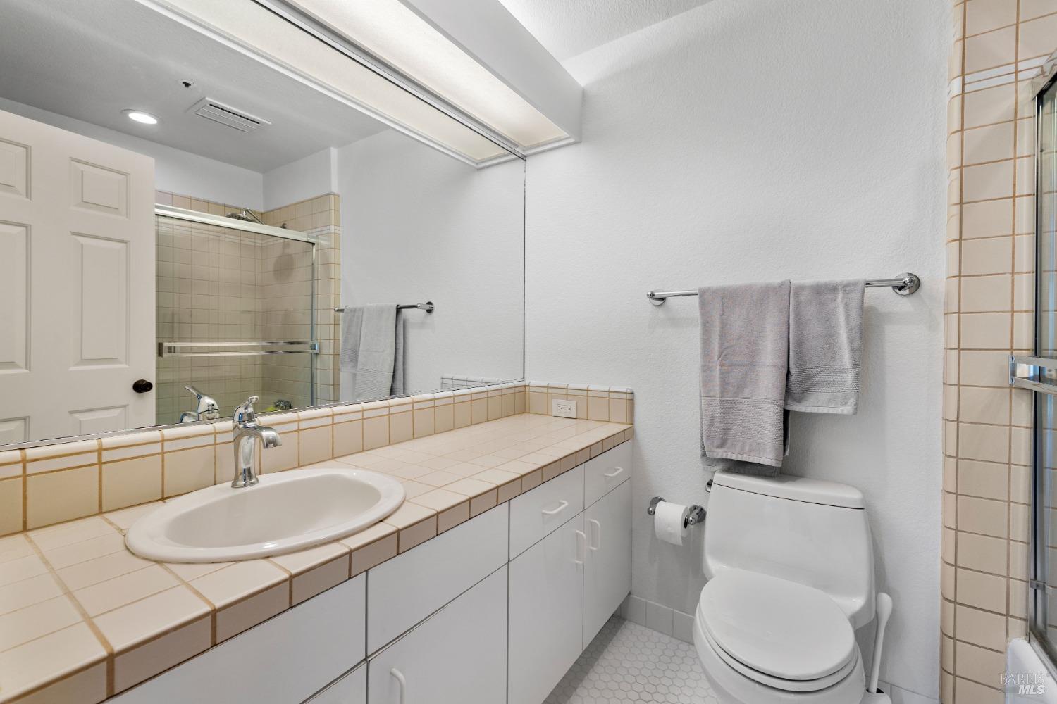 985 W California Ave