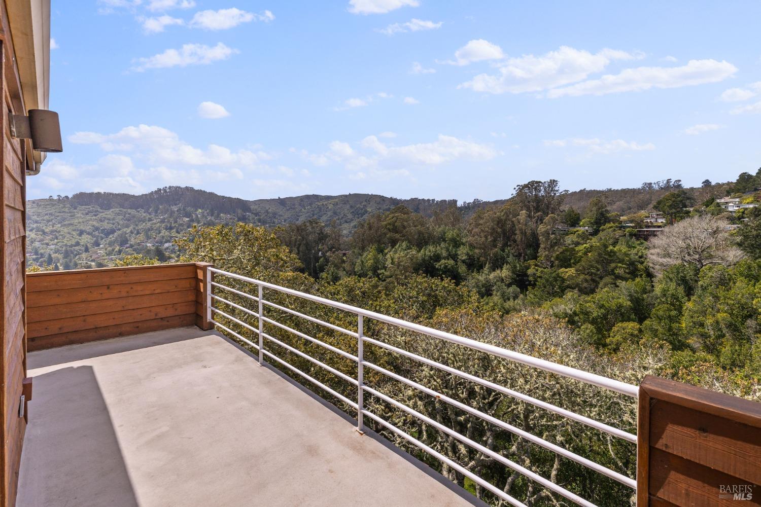 985 W California Ave