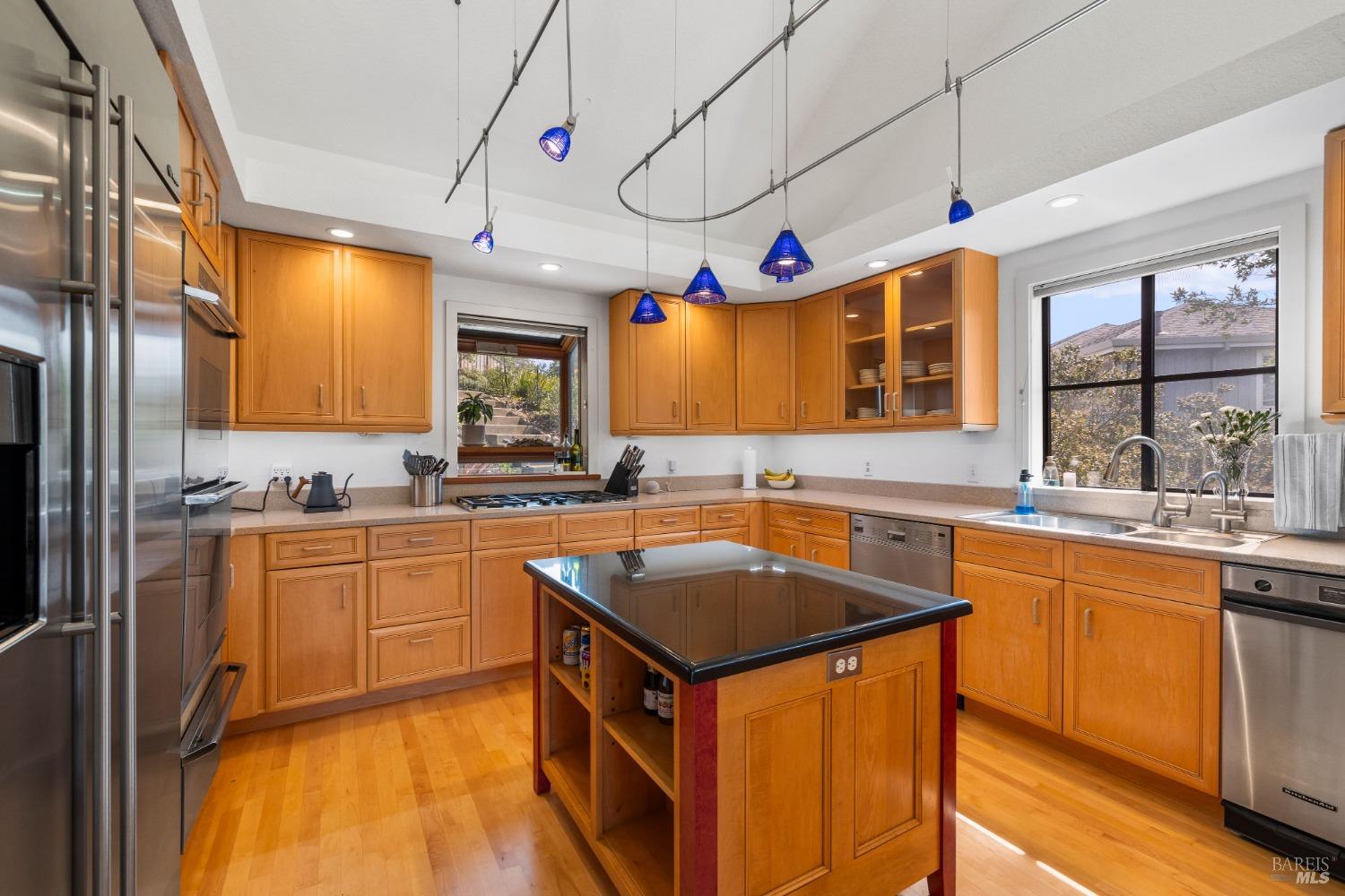 985 W California Ave