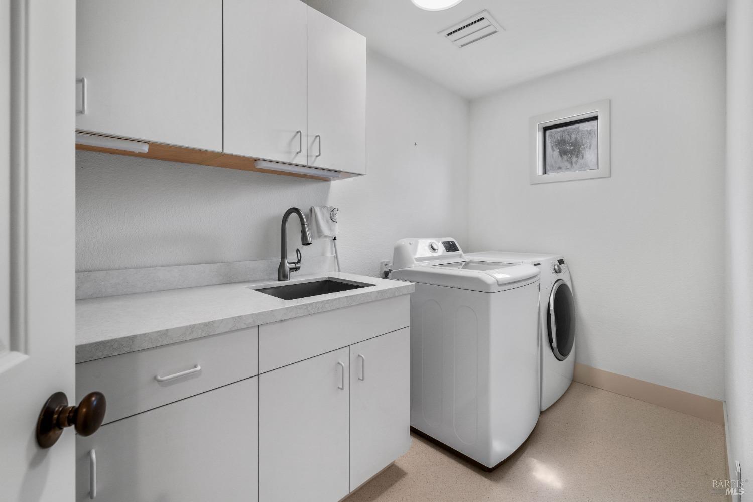 985 W California Ave