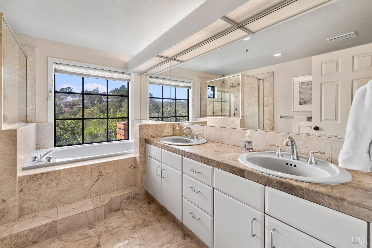 985 W California Ave