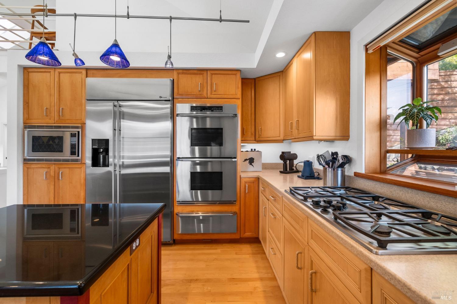 985 W California Ave