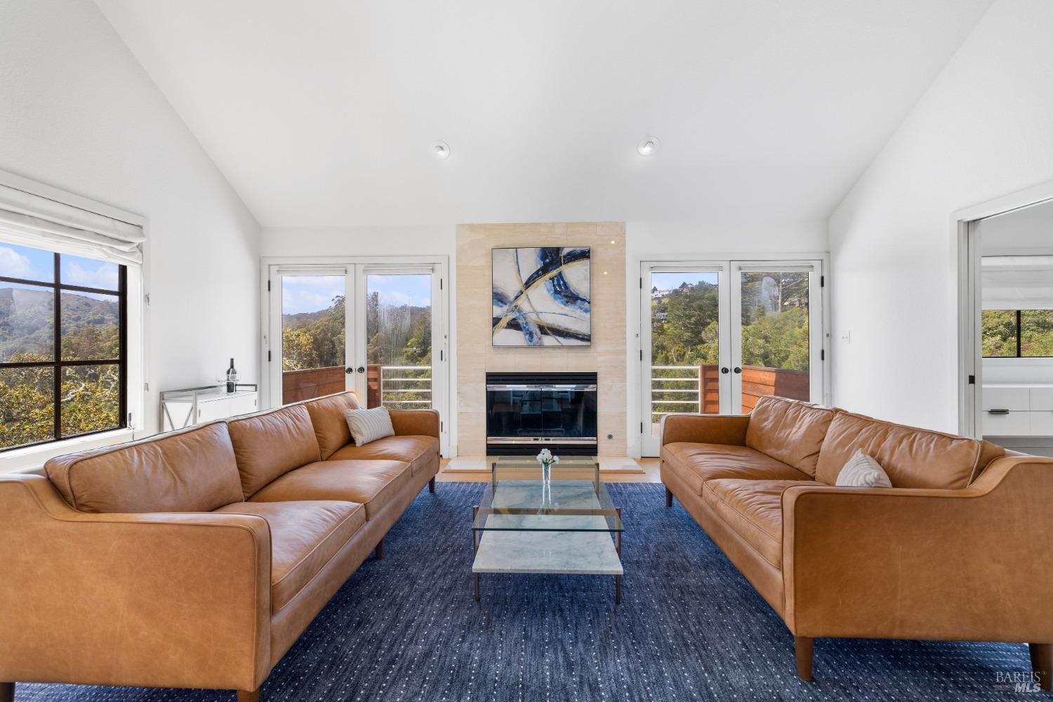 985 W California Ave