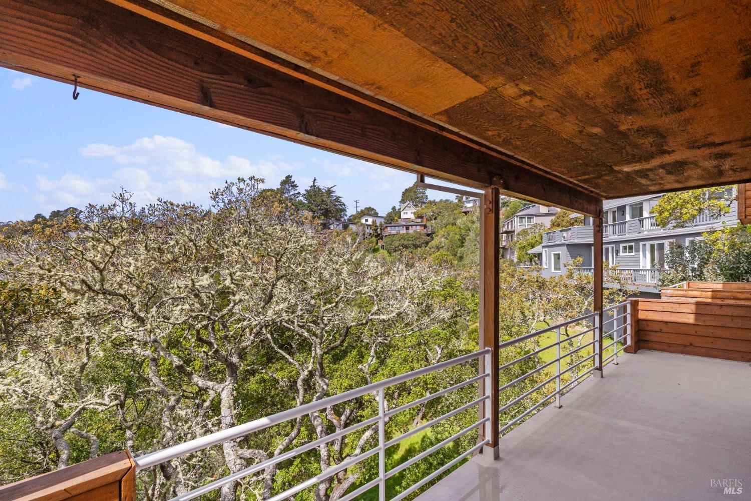 985 W California Ave