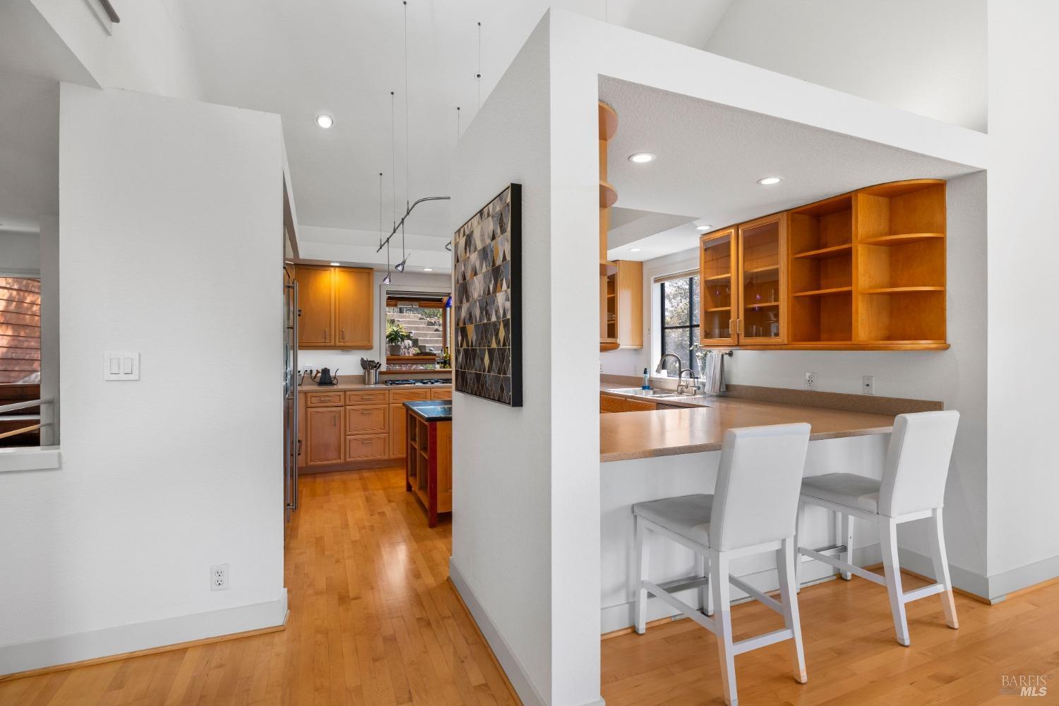 985 W California Ave