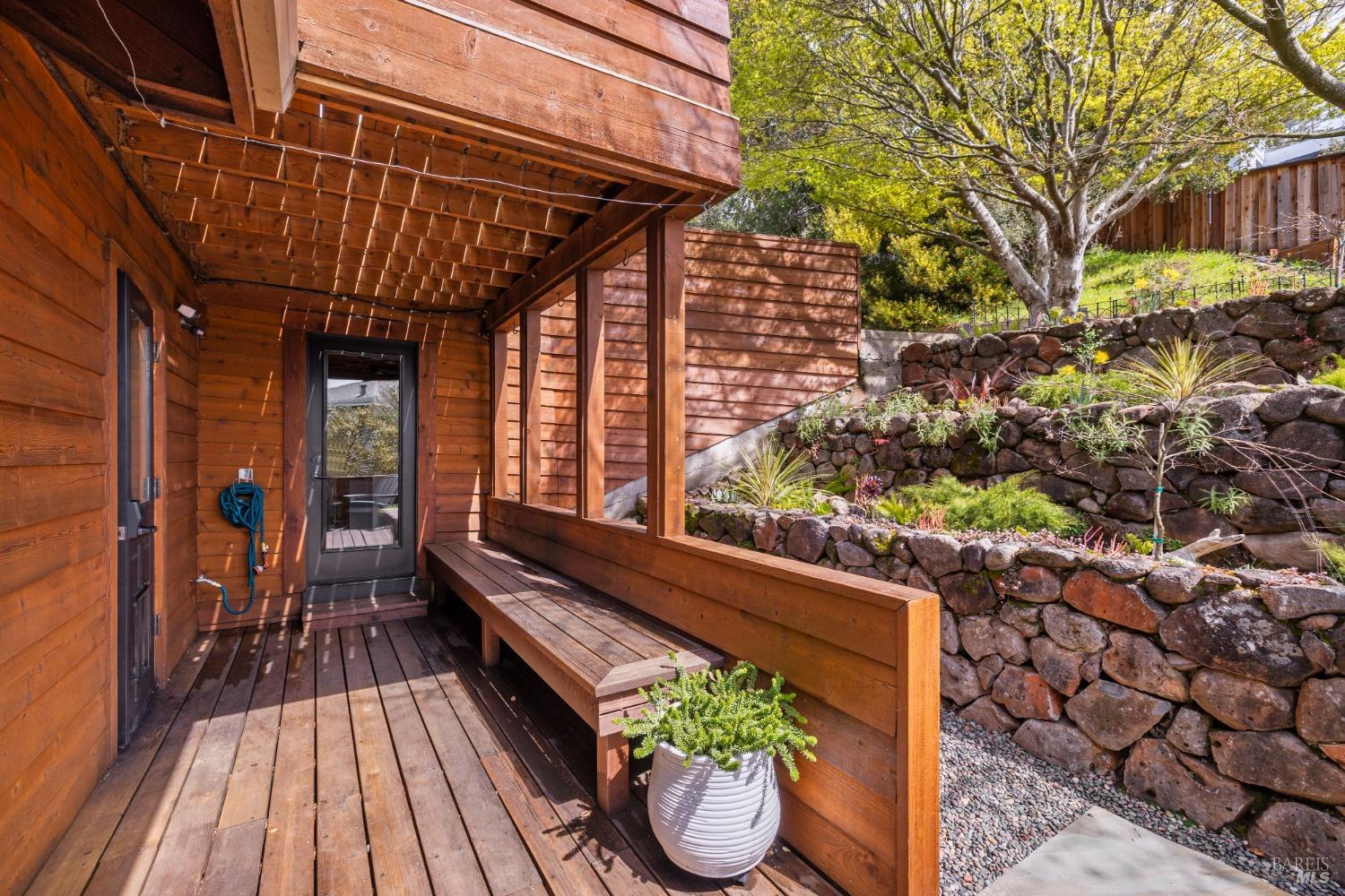 985 W California Ave