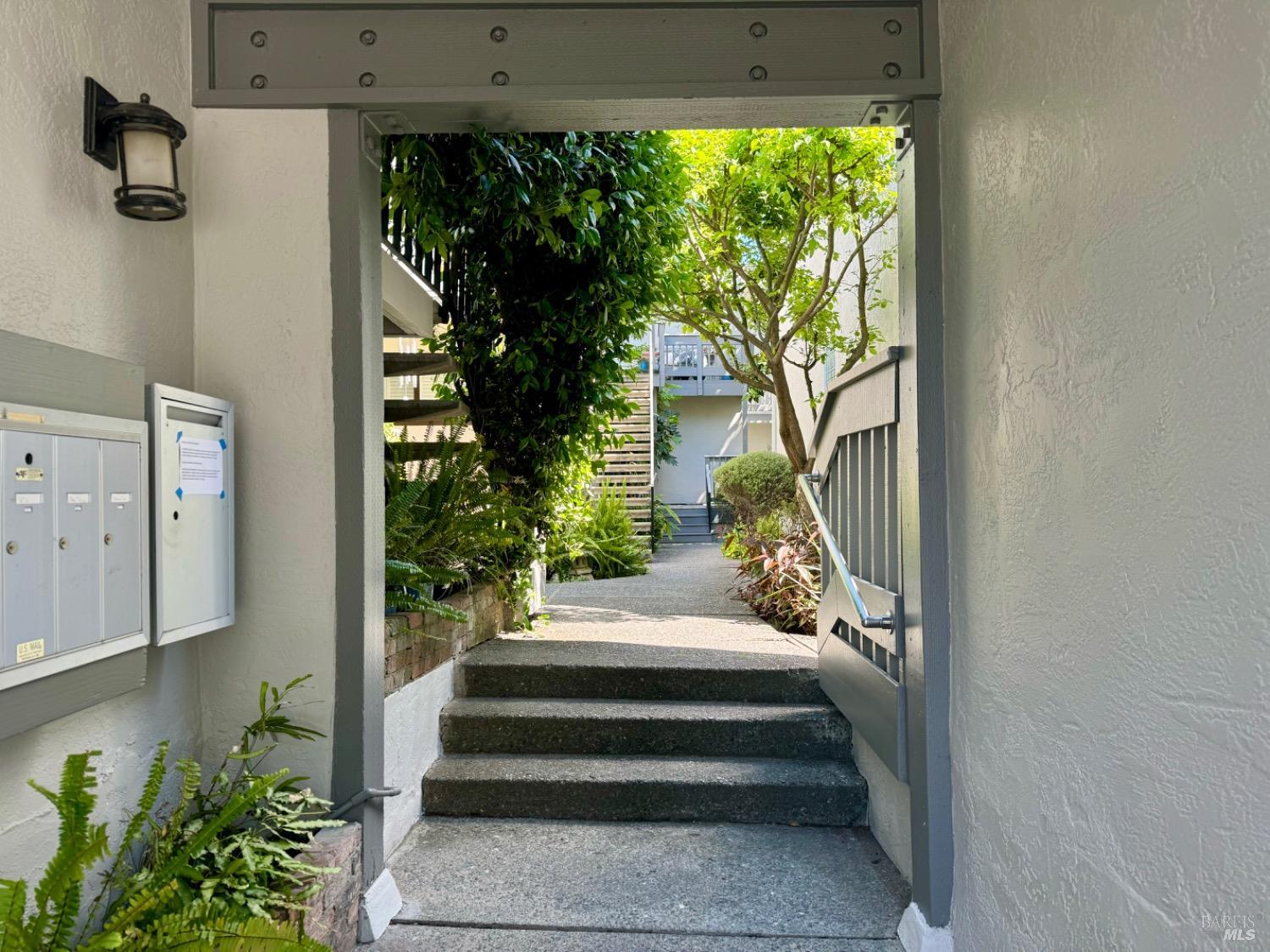 505 Larkspur Plaza Dr #8A