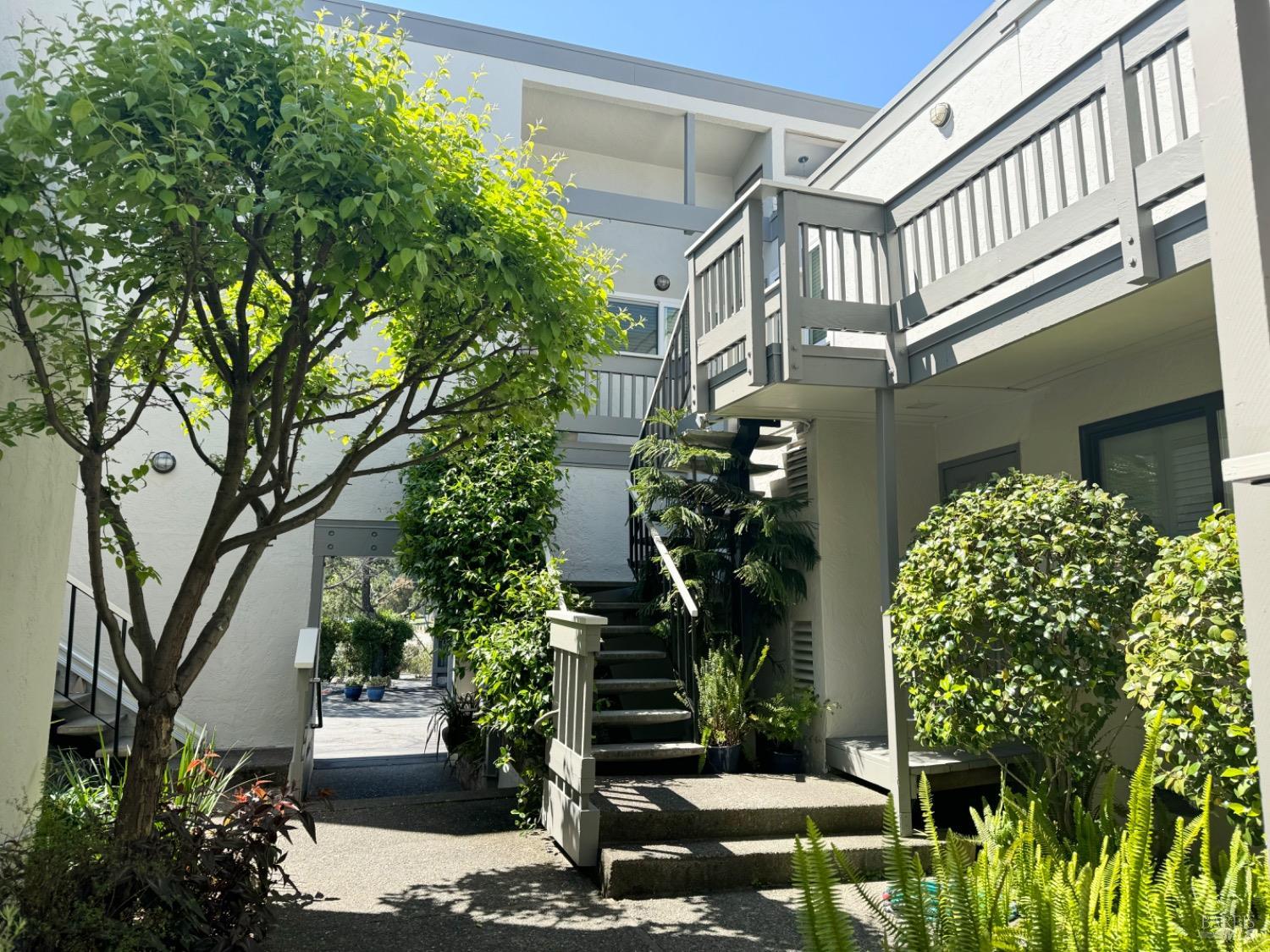 505 Larkspur Plaza Dr #8A