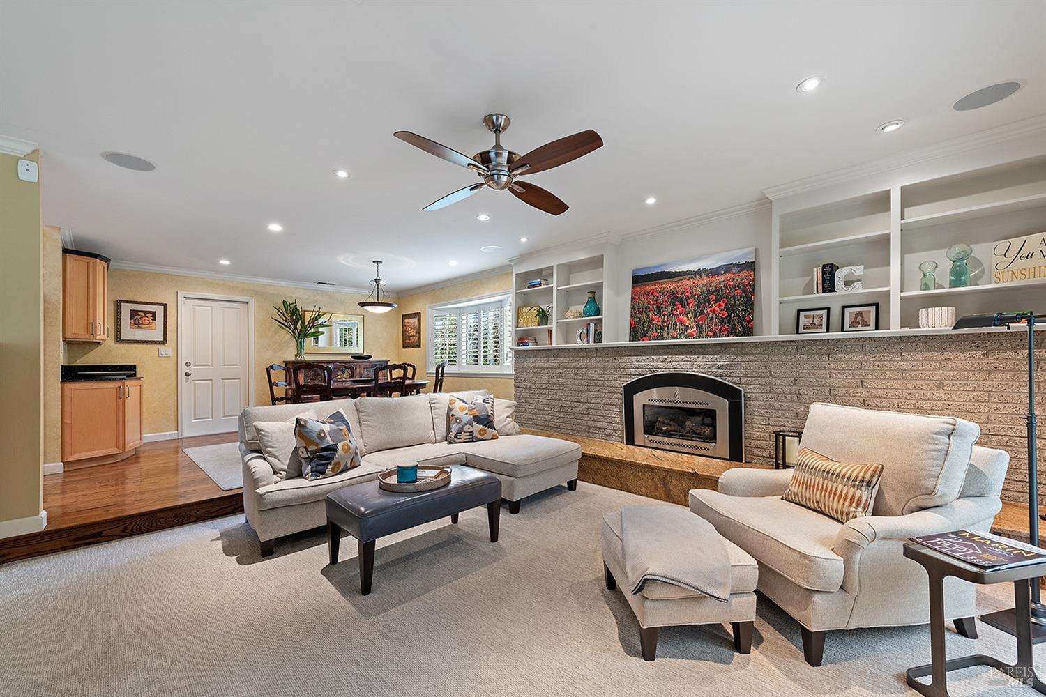 776 Tamarack Dr
