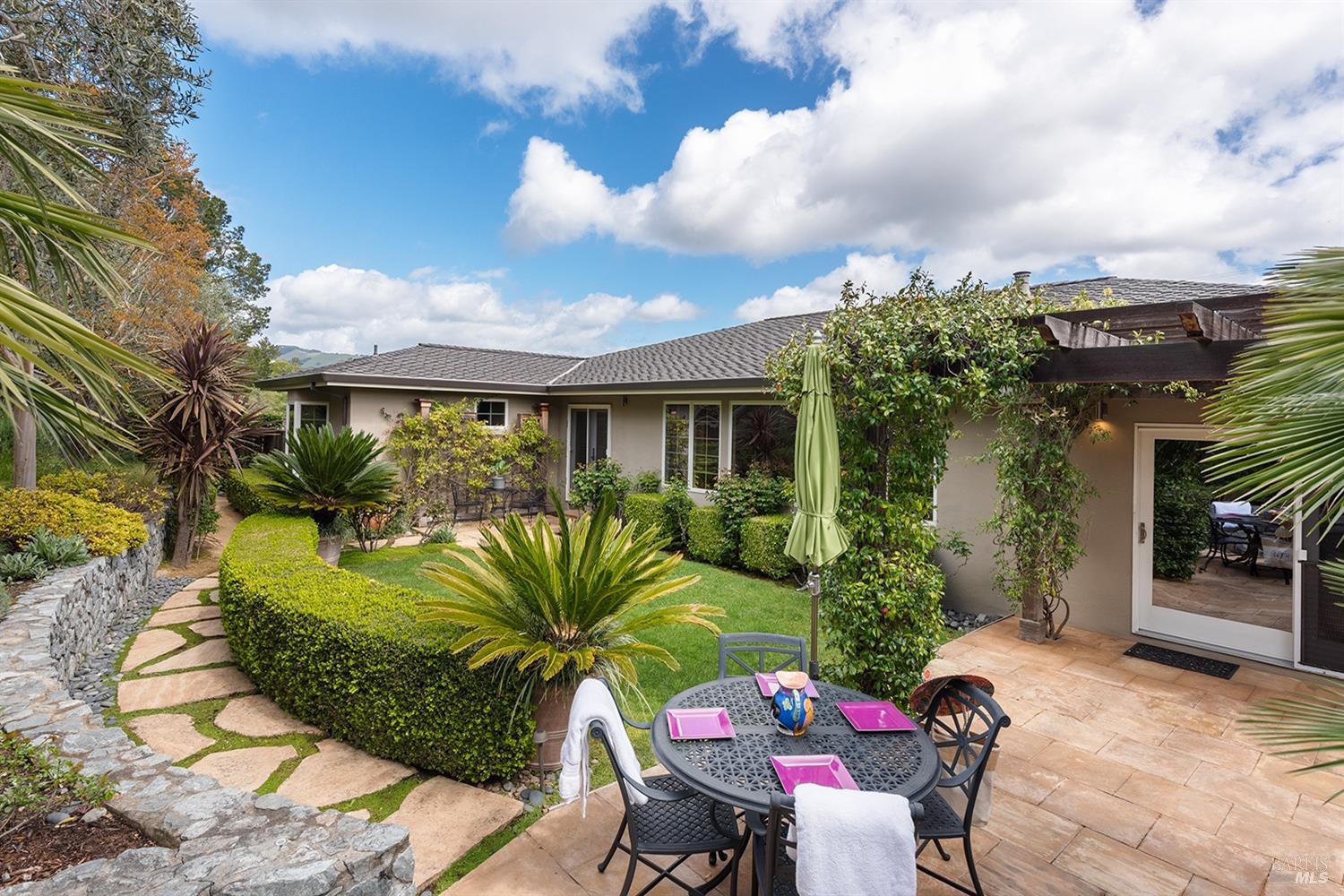 776 Tamarack Dr