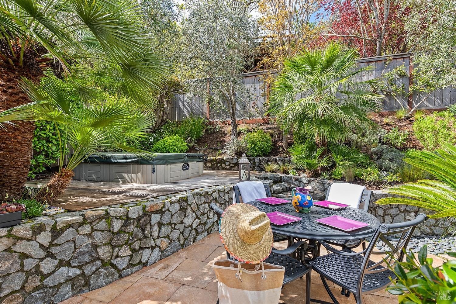 776 Tamarack Dr