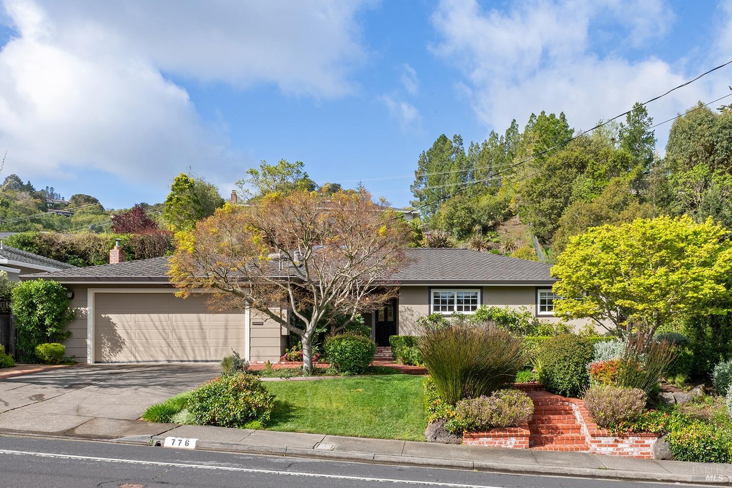 776 Tamarack Dr