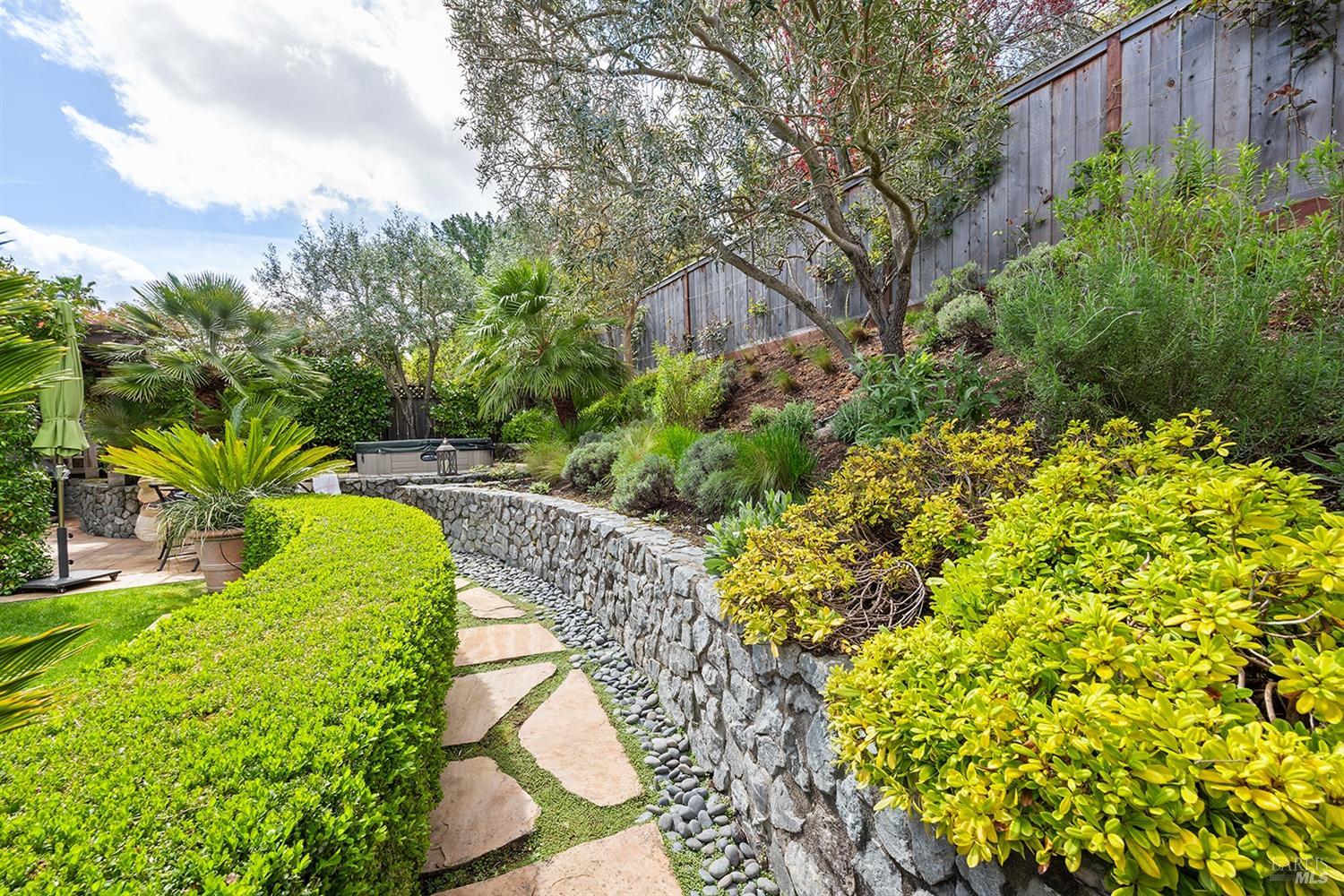 776 Tamarack Dr