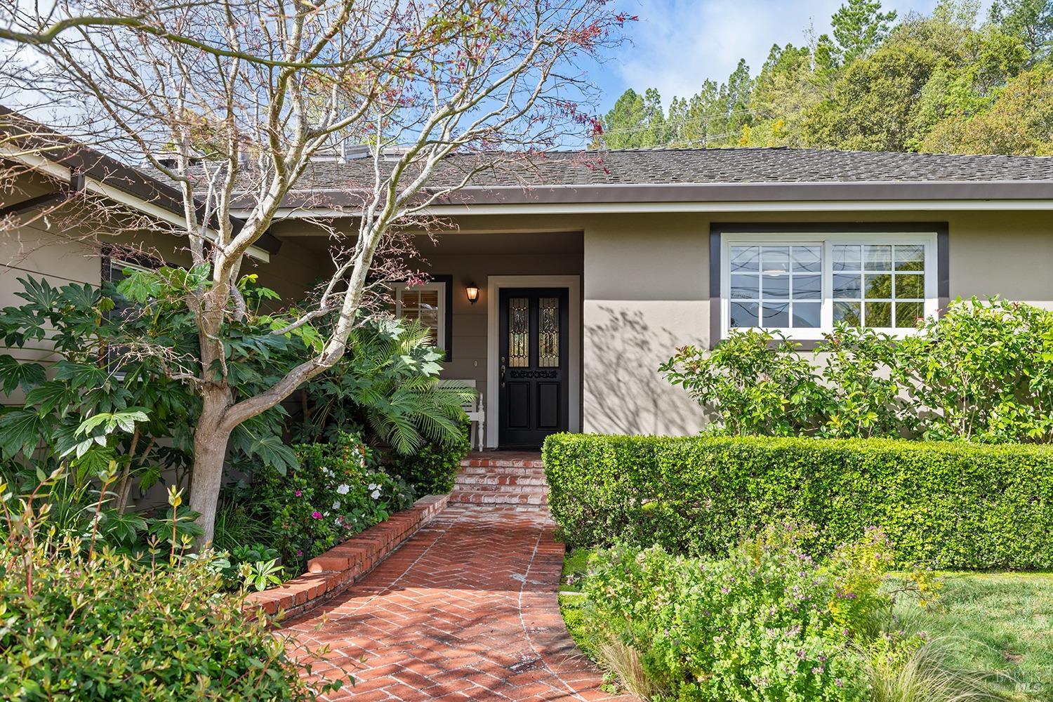776 Tamarack Dr