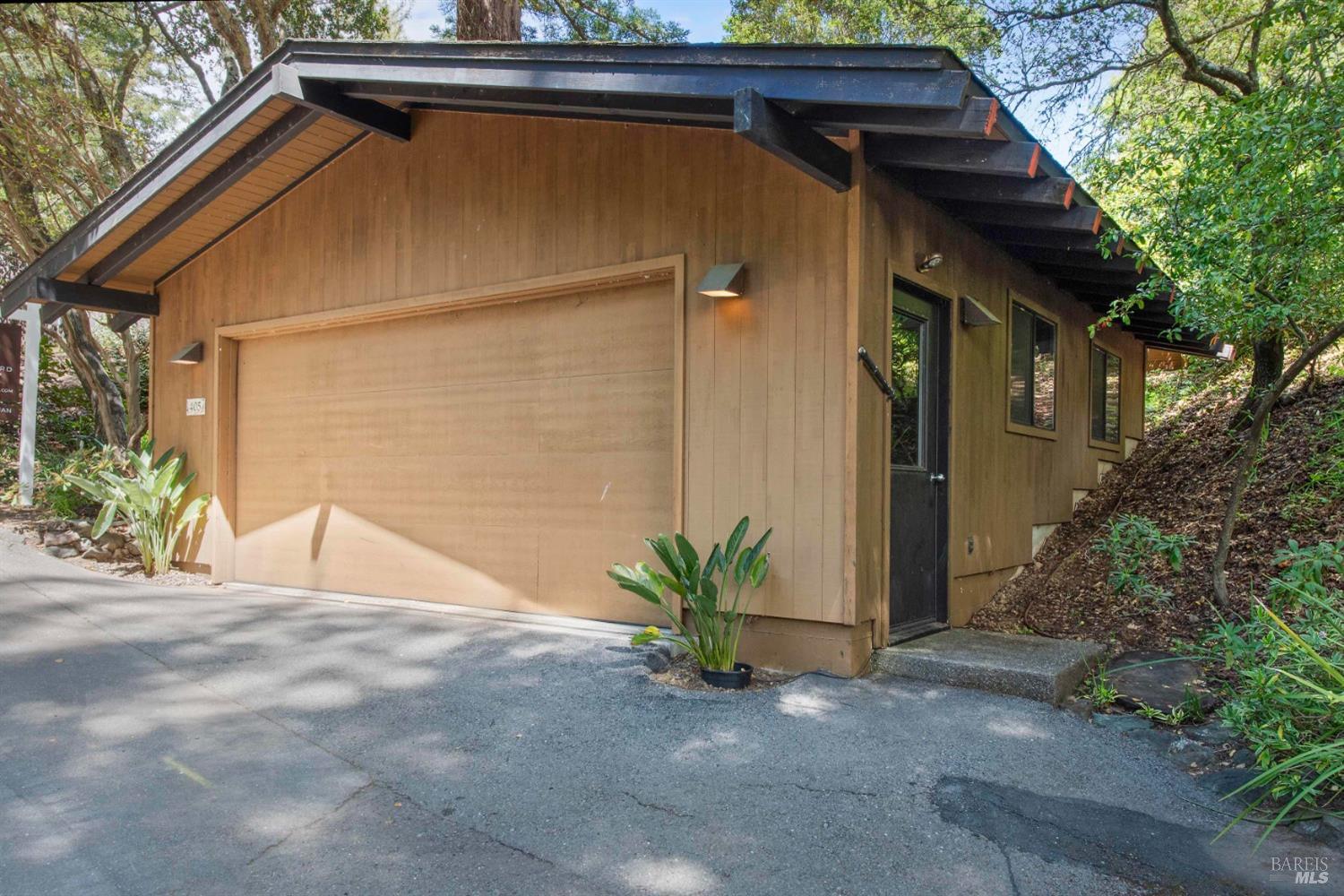 405 Crown Rd