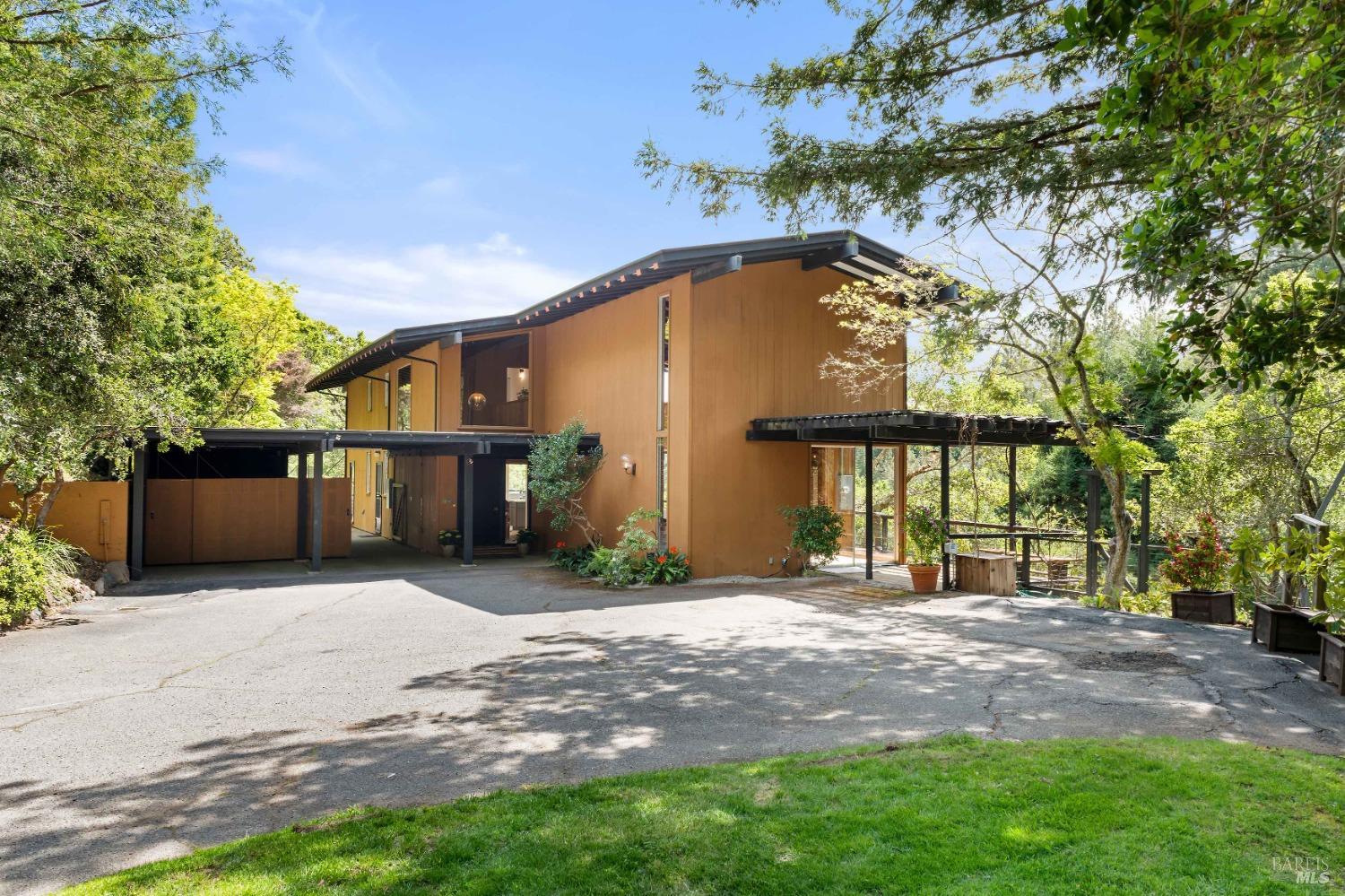405 Crown Rd