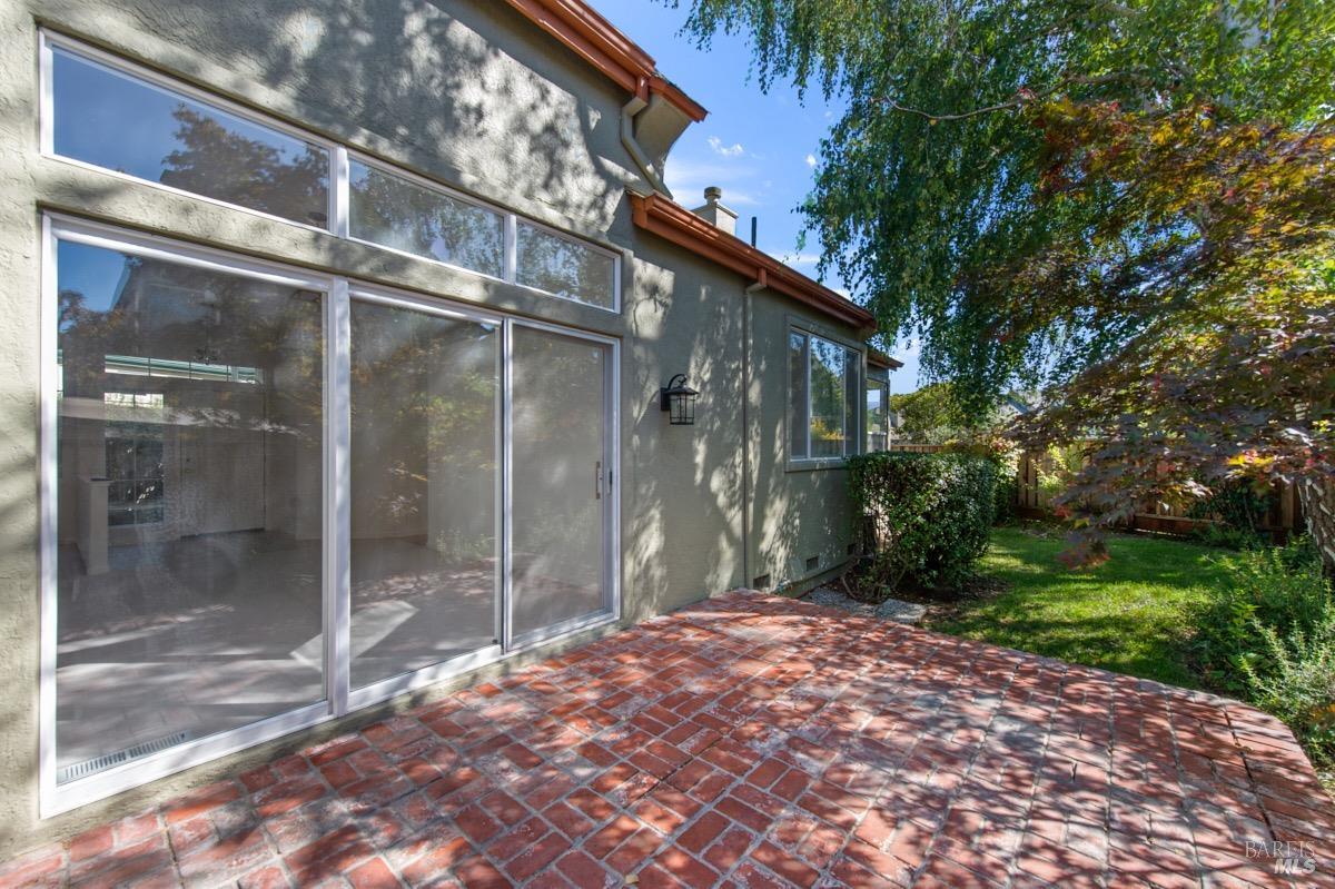 10 Raffles Ct