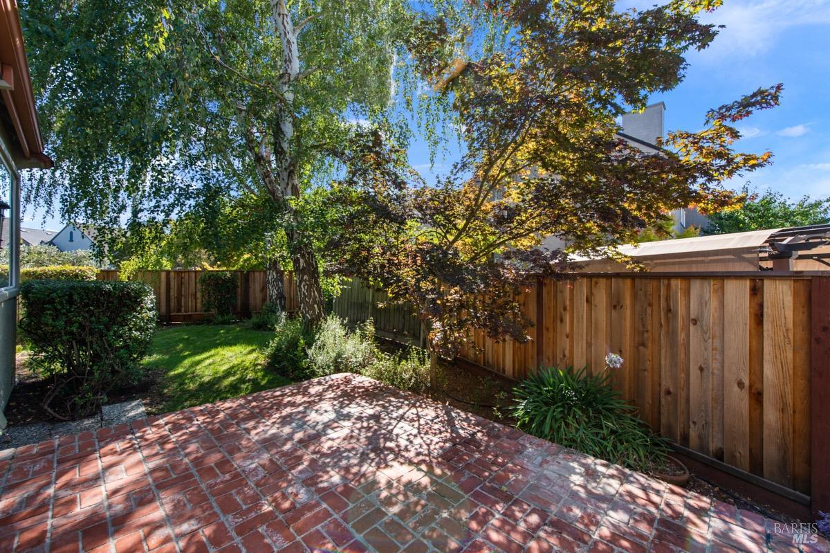 10 Raffles Ct