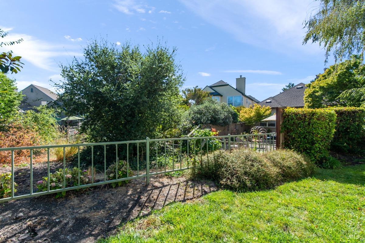 10 Raffles Ct